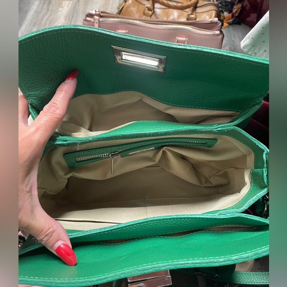 NWOT Vibrant Green Chain Strap Shoulder Bag - Picture 3 of 4